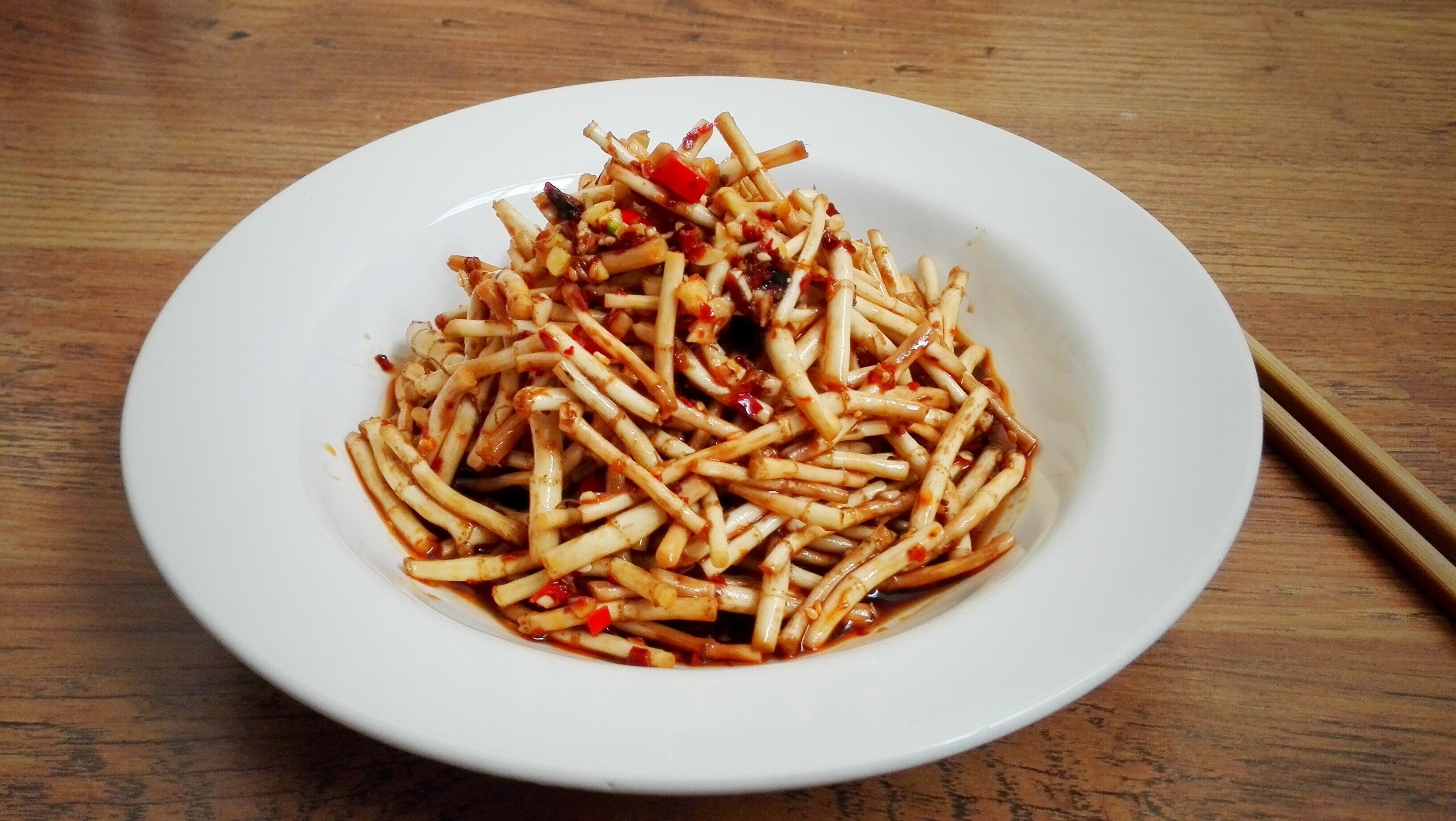 清热解毒|鱼腥草是“害人草”吗?吃鱼腥草对身体是好还是坏?看完你就懂了