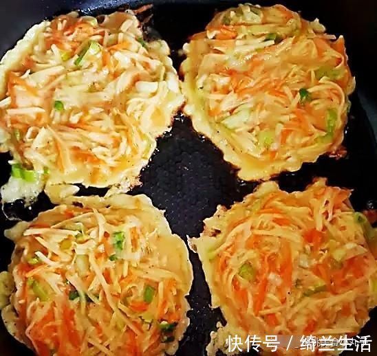 土豆|1个土豆2个鸡蛋，10分钟做好早餐饼，色泽金黄，香喷喷真好吃