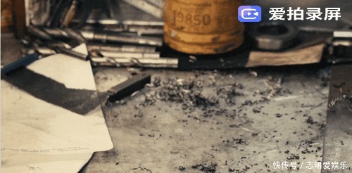  设计|一如既往的好玩——CRKT按锁系列折刀