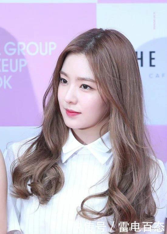 黄头发早就过时了,今年夏天选这3种“减龄发色”,气质还显白