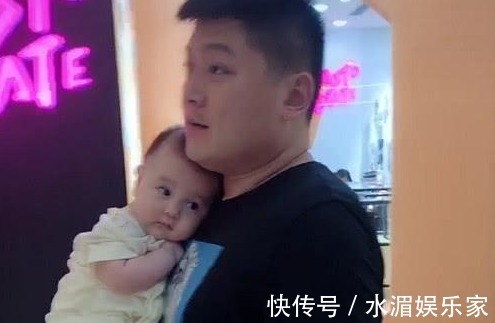 移动软卧|奶爸“小鸟依人”式抱娃火了, 最豪华的“移动软卧”了