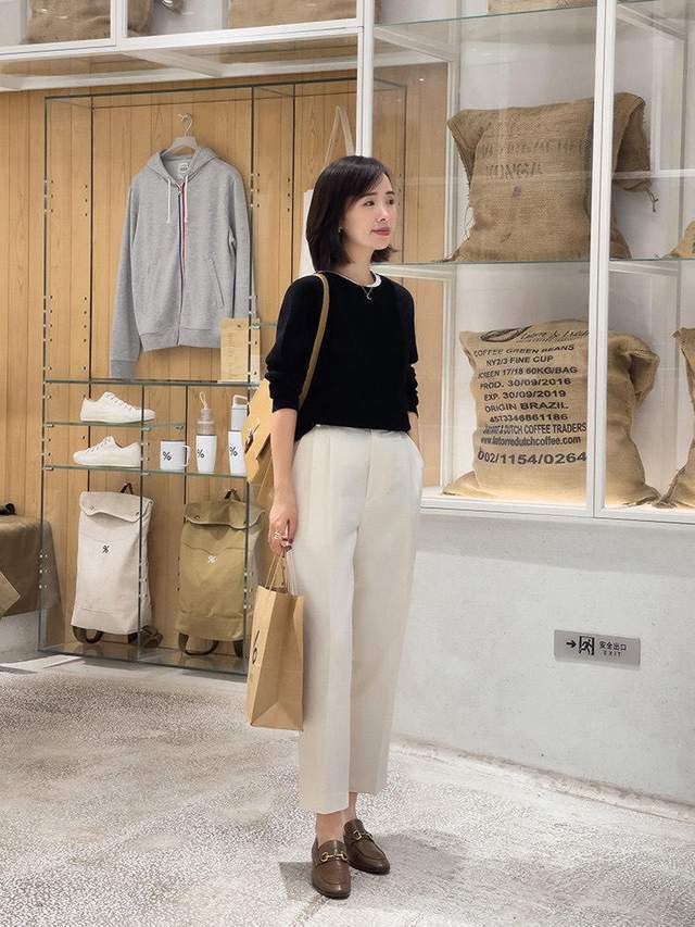 时尚博主|秋冬怎么穿才有气质?红色毛衣+黑色半身裙,知性又优雅