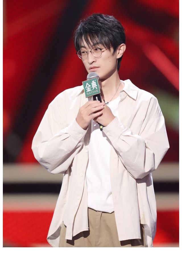 脫口秀|脫口秀“新秀”邱瑞：臺(tái)上站的都是普通人，說的也都是身邊一些小事兒