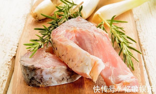 女性朋友|女人的“胶原蛋白”找到了，35岁后要舍得吃，紧致皮肤不显老