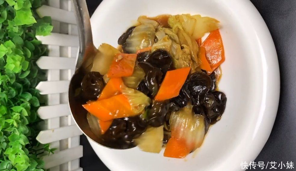白菜要是这样做，就是最好吃的家常菜了，天天吃都吃不够