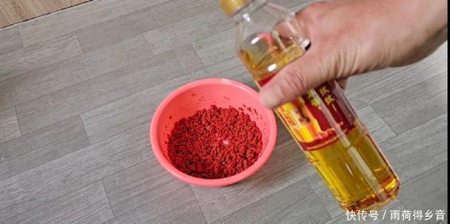 钓鲤鱼不需要太多料混合,配对这两种料,一年都不用换了