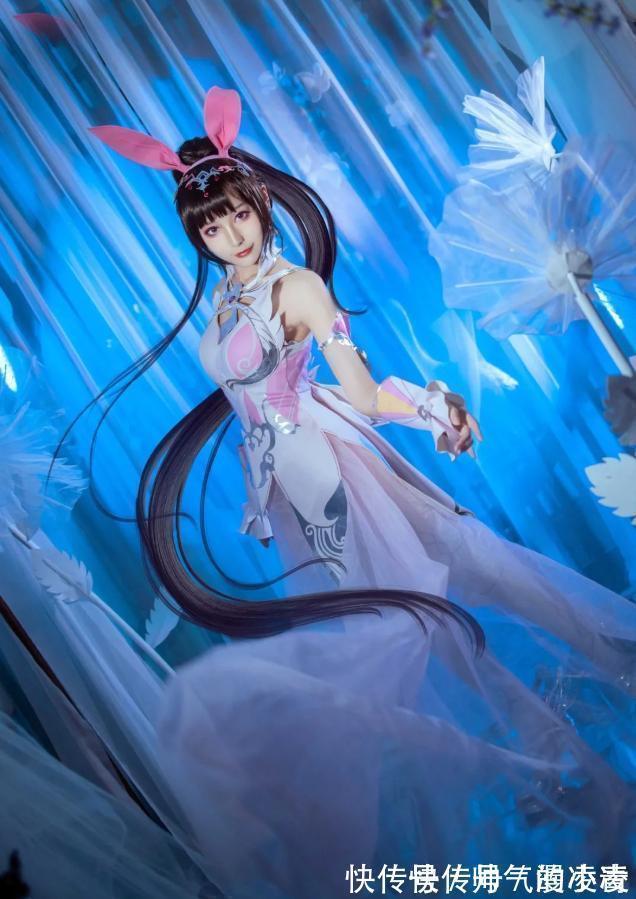 小姐姐|《斗罗》美女COS小舞,颜值超标,身材傲人,粉丝:心动的感觉