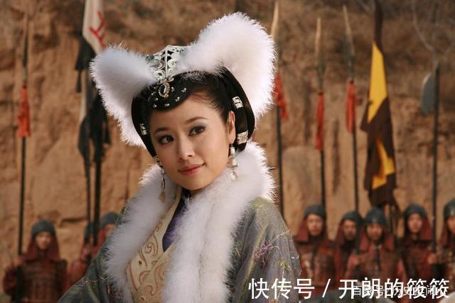 聊斋志异|董公把符贴到墙上后，狐精一点都不怕，抛掷砖瓦反而更加厉害了