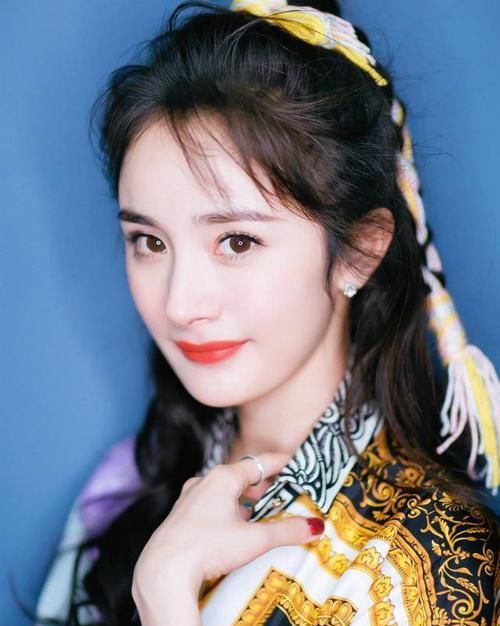 ?女人无论多少岁，扎头发记住3个技巧，简单耐看显气质