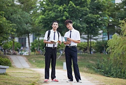 一个大学能有多大？华科大学生坐地铁上课，这所学校有5个飞机场