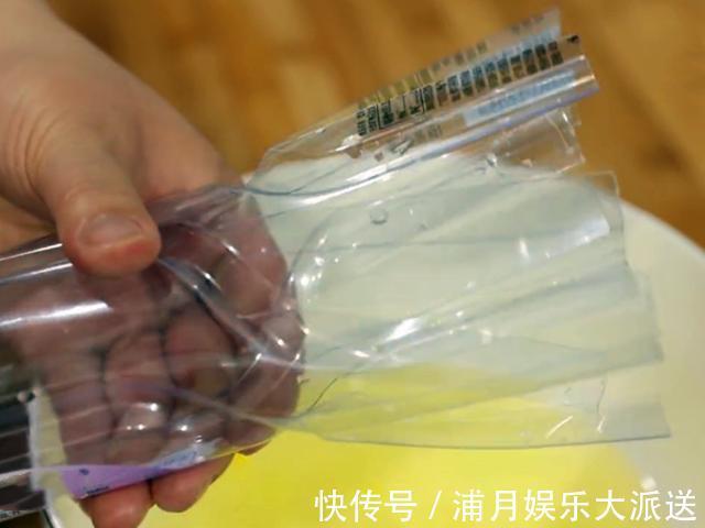 蛋糕最简单的做法,不用烤箱不用打蛋器,利用2个小妙招轻松解决