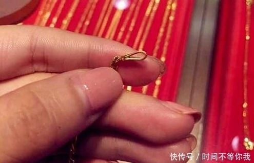 黄金手镯|买黄金手镯还是黄金手链好?听完金店老板的话,终于不纠结了!