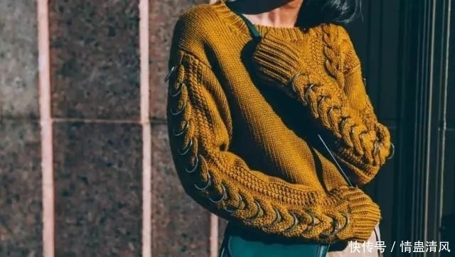 毛衣怎么穿出新意?搭配衬衫就能让你成为春天最时髦的崽