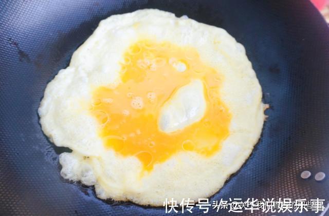 鸡蛋|西红柿炒鸡蛋,先炒柿还是蛋?顺序对了,西红柿沙软,鸡蛋更鲜嫩