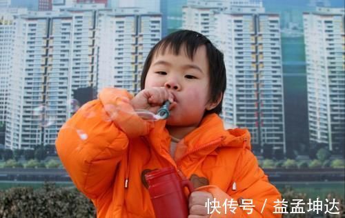 专家建议|人口警报拉响，房地产要“后继无人”？专家建议放开三胎，可行？
