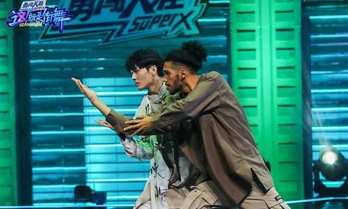 導(dǎo)演|《街舞4》王一博不但解鎖“葫蘆娃”的精髓，還順帶占了導(dǎo)演便宜