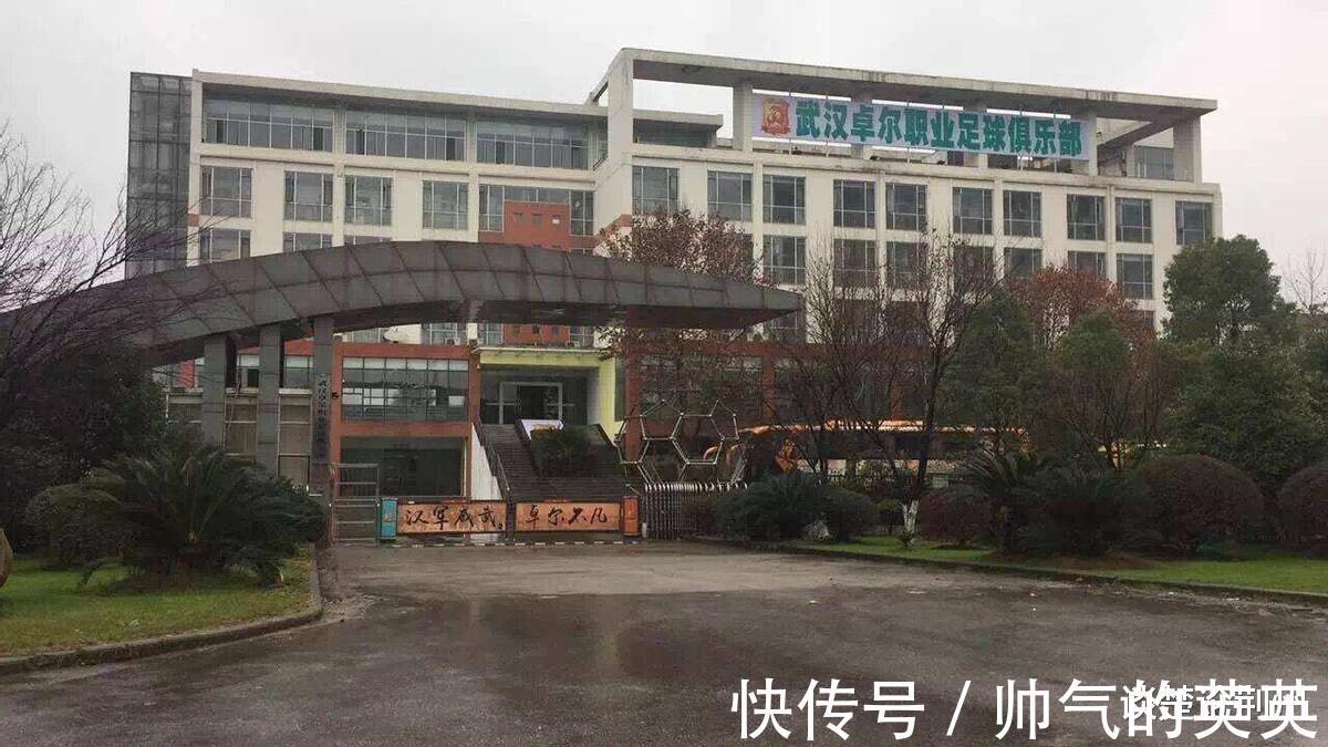 武汉|李霄鹏接替李铁，中国足球迎来第三位武汉队主帅
