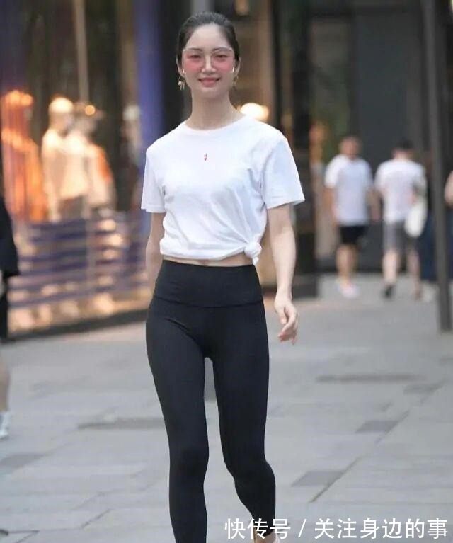气质 打底裤的穿搭显得曼妙动人更加容易搭配,打造高端气质女神范!