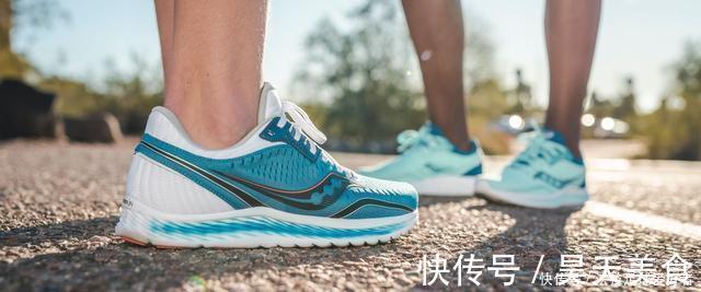 索康尼|适合过年穿的5双跑鞋，能走又能跑，好看又好穿！