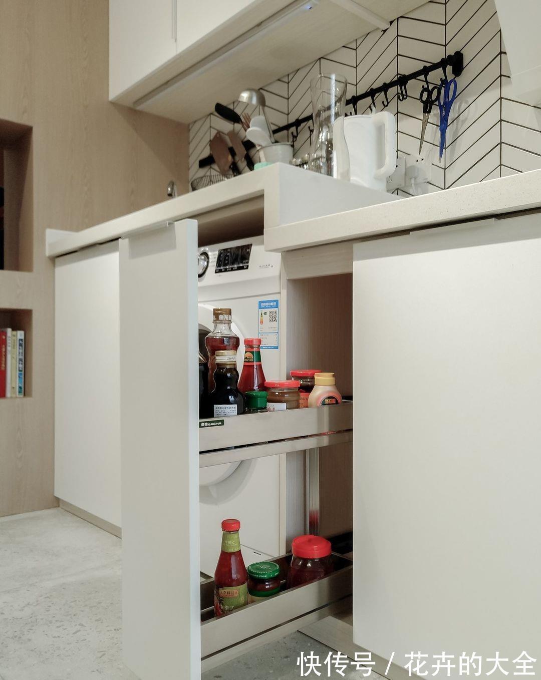 提亮|不到30平的单身小公寓,所有设备一应俱全,还有可旋转的电视