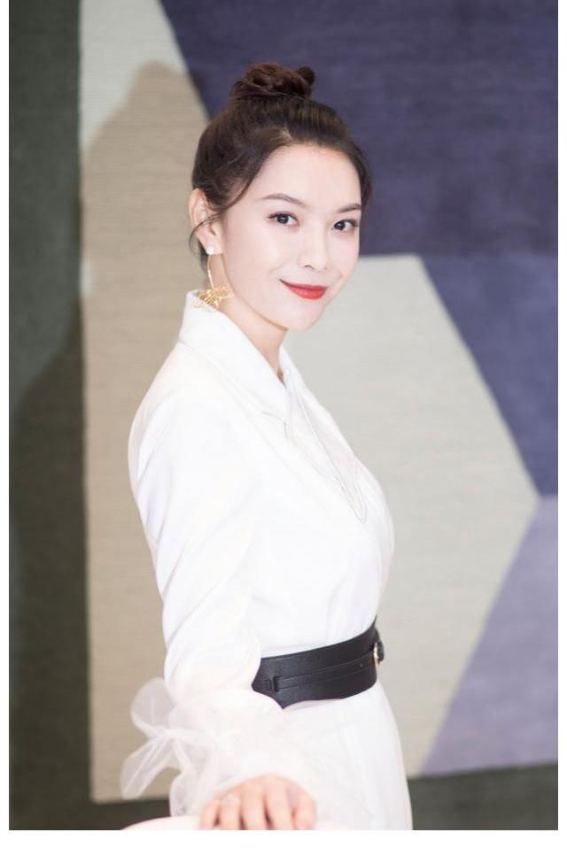 北京衛視主持人：栗坤