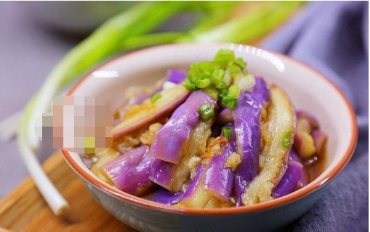 茄子这样做,没放油,吃着清爽美味,还有蒸茄子不变色的妙招