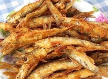 炸小鱼,直接用面粉就错了!大厨教你正确做法,外酥里嫩,不回潮