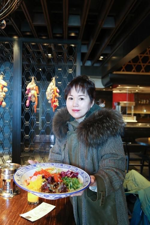  房子|北京老年人生活，退休金8000，住十万房子，去五星级酒店吃自助餐