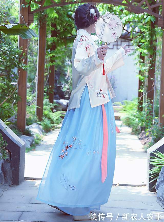 萌娃$江苏一幼儿园萌娃火了,穿皇帝装参加汉服活动,老师和同学看懵了