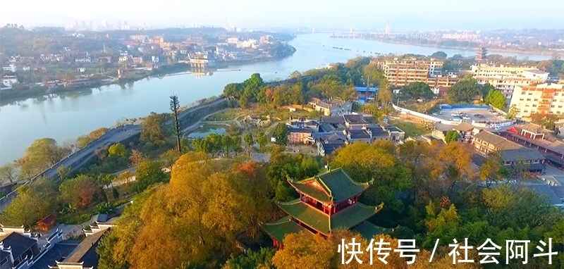 江西一男子野钓遇“怪鱼”，惊喜变成了惊吓，到底怎么回事？