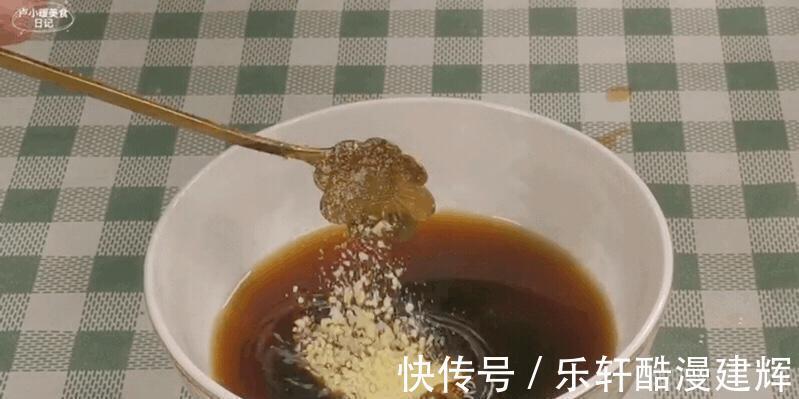 好吃|家庭版炒白菜，做法简单，加上一点肉更好吃