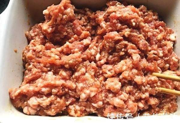 萝卜做馅时，不要再焯水了，学会一招好方法，饺子鲜味足，好吃