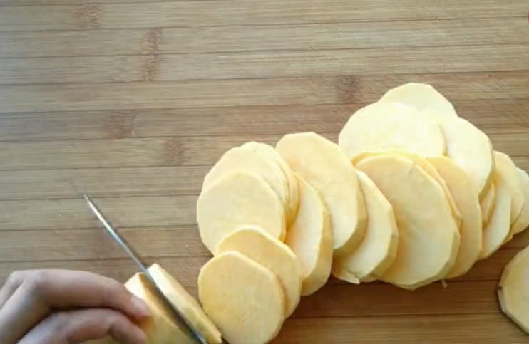 红薯饼|家里剩一根红薯,妈妈加两个鸡蛋,十分钟做美食,儿子一顿吃四个