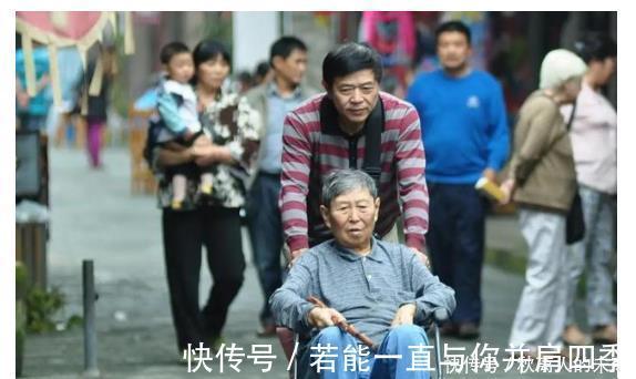 伯特·海灵格|钱留给孙子读书用,儿子一番话,让老人花起积蓄和退休金