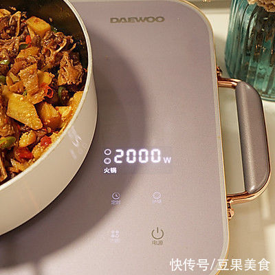 朋友一来就做仔姜鸭焖土豆，吃得皆大欢喜好回家