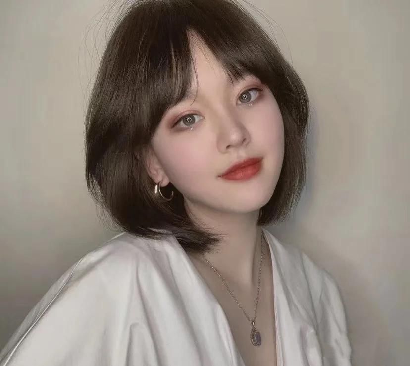 刘海别乱剪,长脸适合蛋卷型,心形脸适合齐刘海,你是哪种脸型