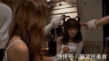 |搞笑GIF：为什么看到他摔倒，心里会莫名地舒爽呢