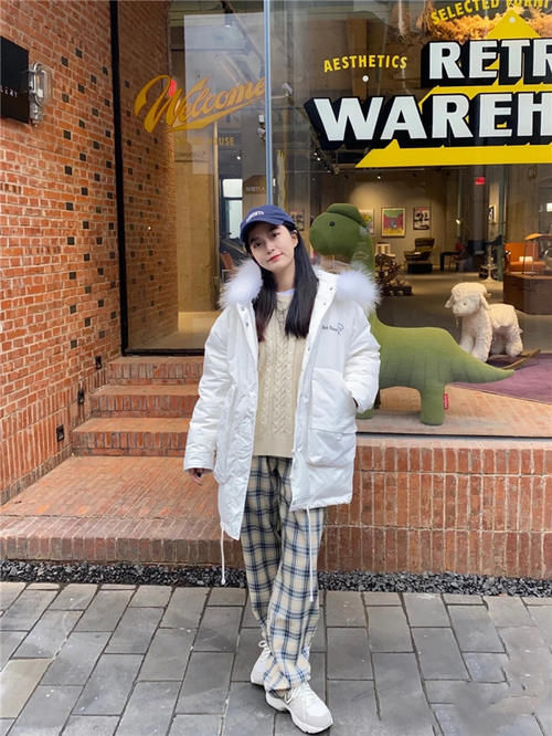 羽绒服“越长越时髦”！今年流行这3种，保暖显瘦，还为气质加分