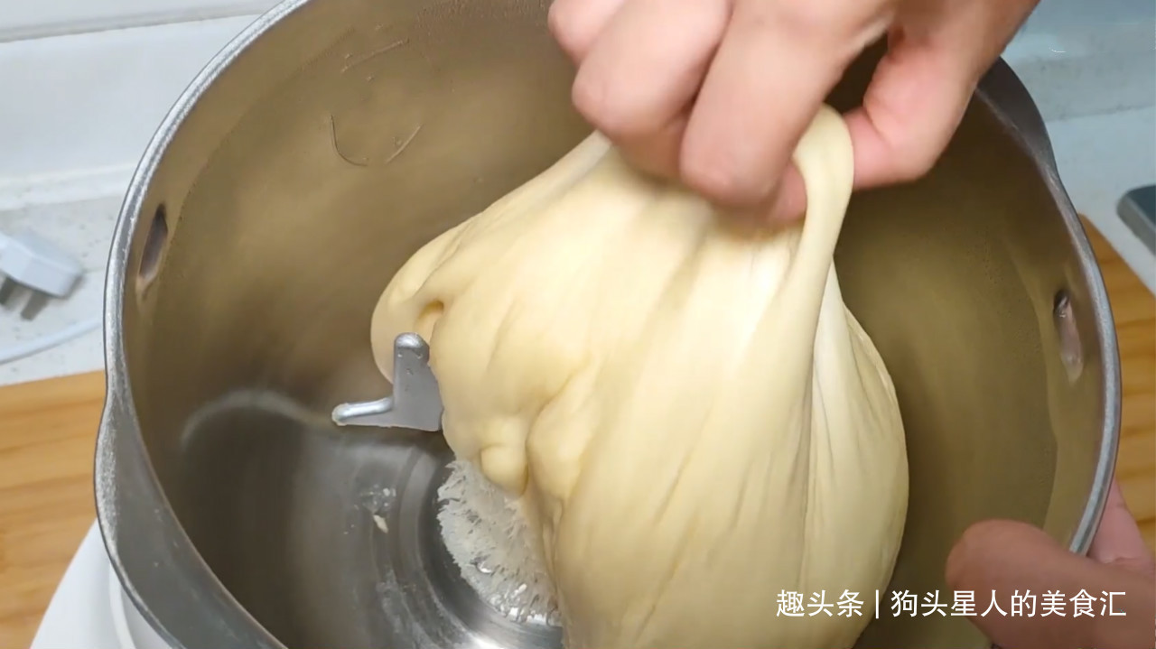 电饭煲|1碗面粉2个鸡蛋，教你在家做面包，不用烤不用电饭煲，拉丝又松软