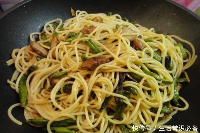 好吃|花几分钟学做这款人气早餐面条,简单又好吃,孩子天天吵着要吃
