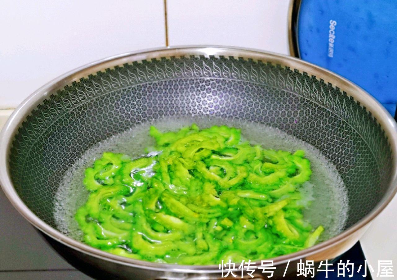 秋天|秋天多给家人吃苦瓜炒蛋,口味清爽,做法很简单,对身体很好