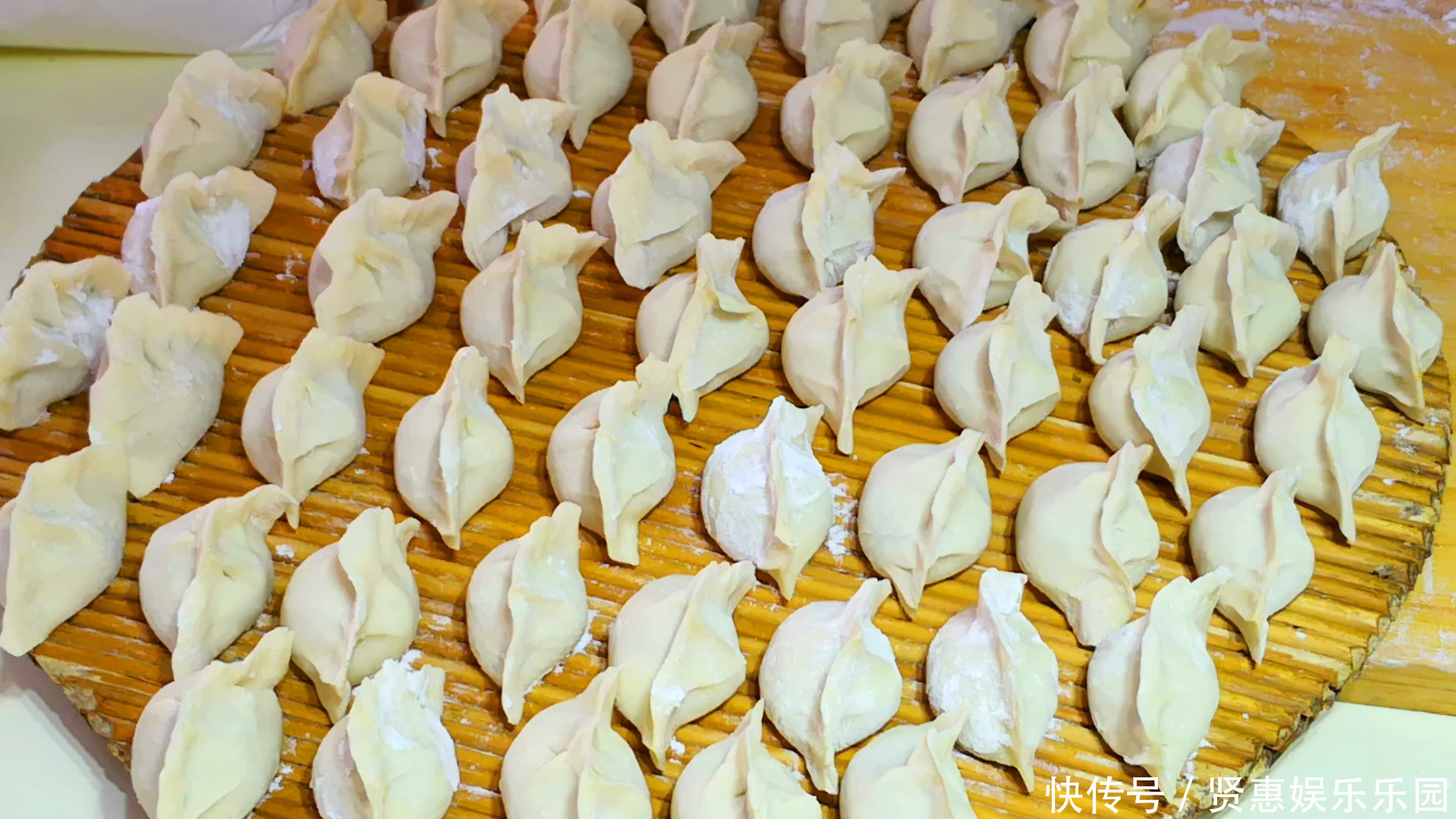 切细|芹菜饺子好吃的调馅方法,鲜美多汁不油腻,越吃越香,上桌一扫光