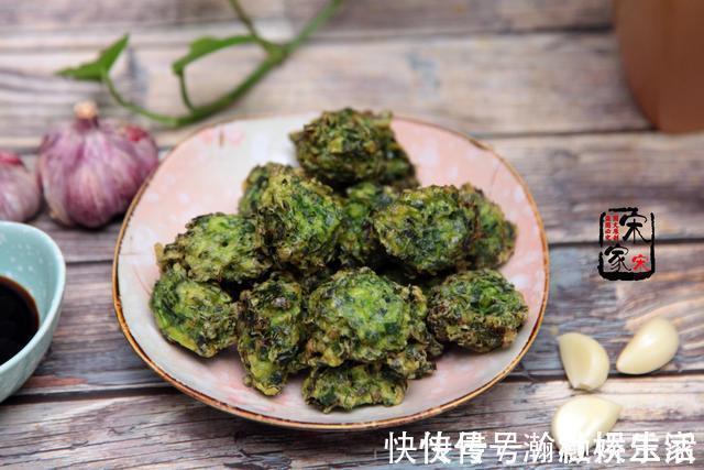 盘子|韭菜这吃法，不放1滴水，外酥脆内香软，老爸一口气吃了1盘子！