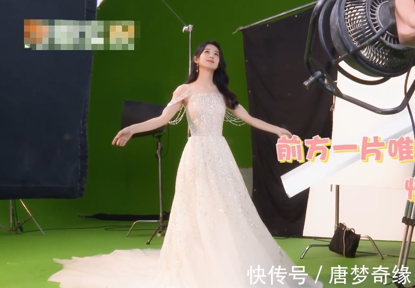 胳膊|趙麗穎《中餐廳》宣傳花絮,離開了瘦身特效,這身材我沒看錯吧?