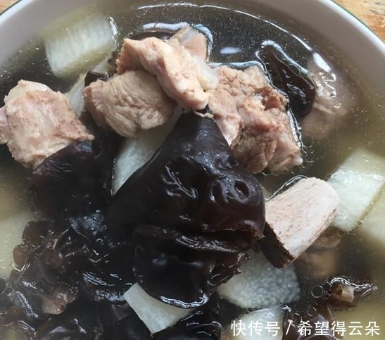 天冷了,多给家人喝这汤,上锅炖一炖,暖胃养胃,天越冷越要多喝