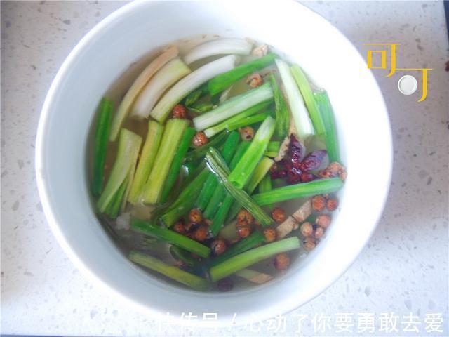 天气凉快起来，包点三鲜饺子当早餐，比每天啃面包舒服得多