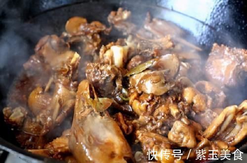 大鹅炖不烂，腥味还重？学学东北人的做法，鹅肉软烂入味还不腥！