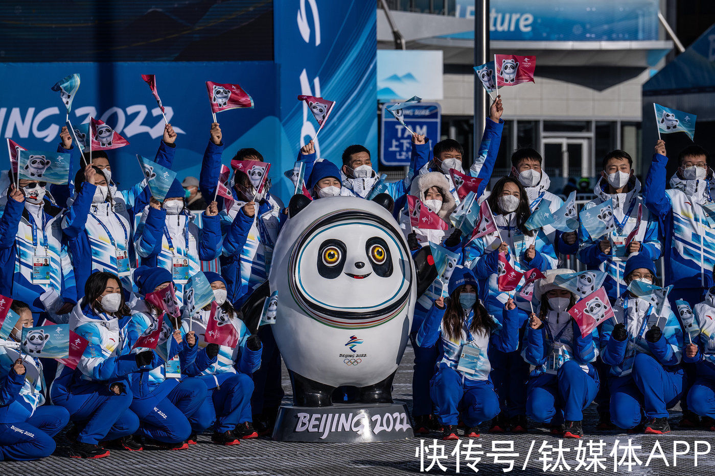 北京冬奥会|盘点冬奥会上的“硬核科技”：餐饮机器人、智慧医疗、智能床……