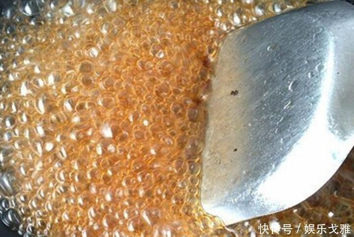 年夜饭上必备的小零食,家庭版的糖角蜜,做法简单,酥甜可口