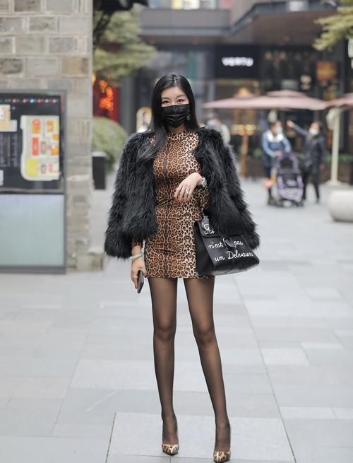 黑色丝袜只是一种搭配，它本身其实并不性感